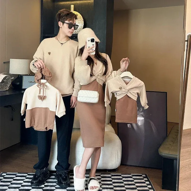 Korean Family sweater and skirt set Mom Daughter and Baby Romper with Matching Sweatshirts and Matched Outfits for Couples 231229