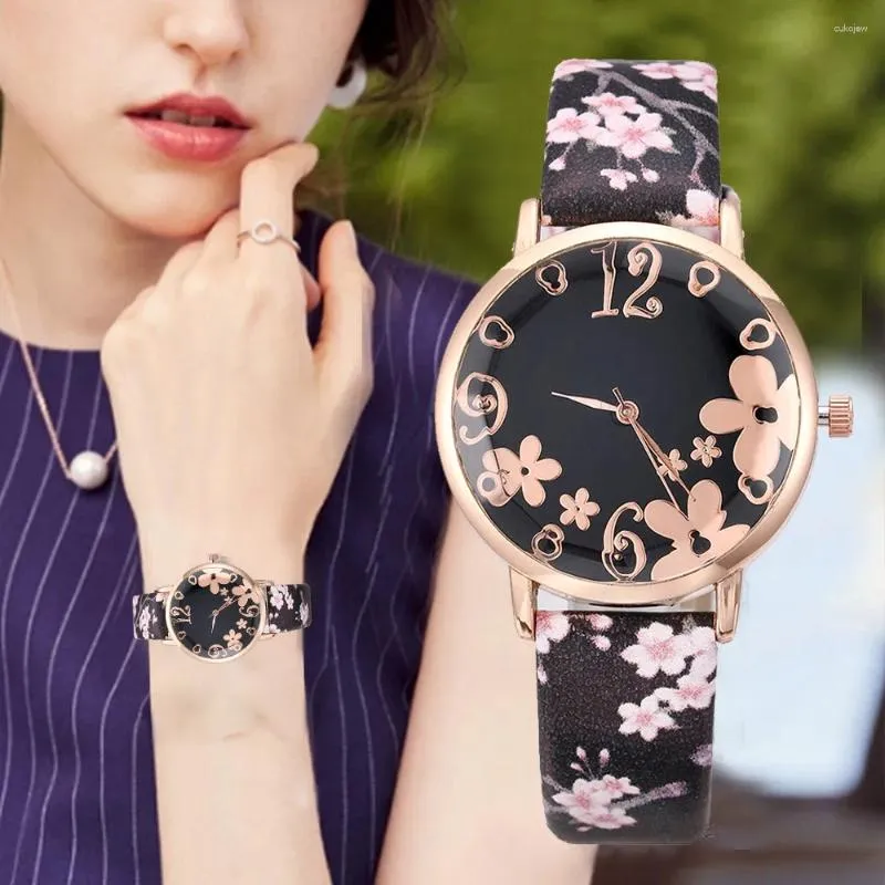 Kol saatleri lüks kuvars izle kadınlar retro kadın saatler bayanlar moda kabartmalı çiçekler baskılı kemer kol saati montre femme 2024