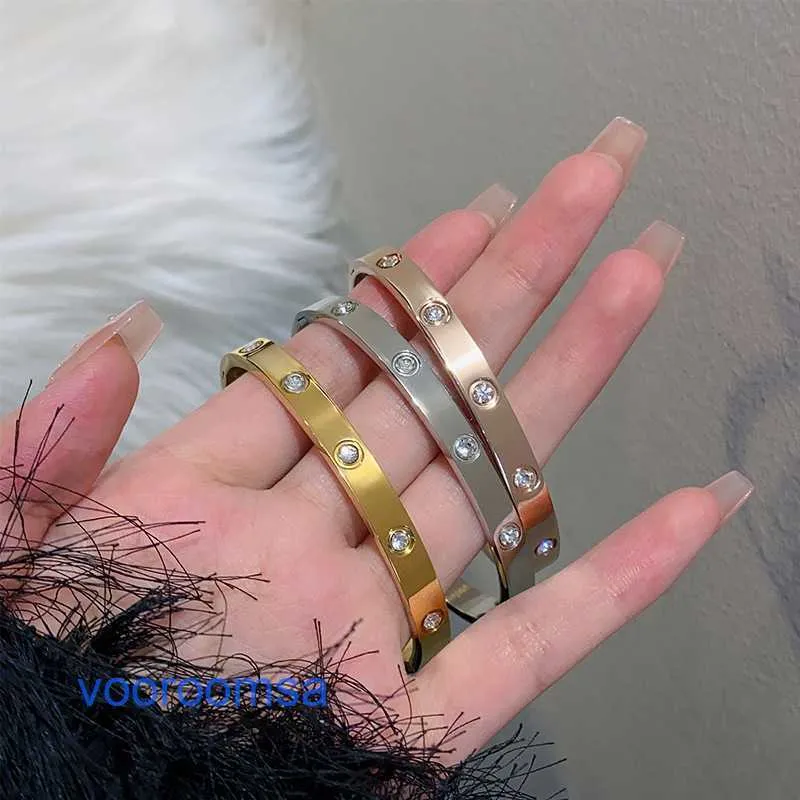 Carter populaire bracelet de créateur de luxe en acier titane non décoloré simple tous les diamants pour femmes avec une niche de style haut de gamme et cool Internet avec boîte d'origine Pan