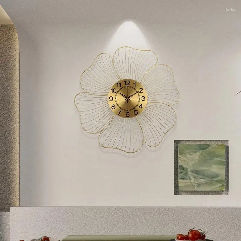 壁の時計花びら鉄アートクリエイティブ3次元ハンギングクロックミニマリストポーチ美しい錆びプルーフメタル卸売