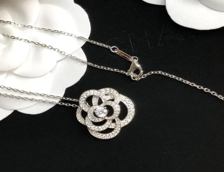 lyxiga smycken halsband Camelia hängen diamant tröja 925 sterling silver rodium pläterad designer tunna kedja kvinnor halsband FA5779342