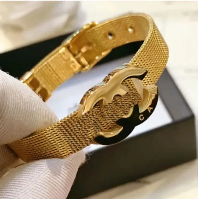 19 -stylowy luksusowy projekt mody projektant męski Bangle Women Bracelets Brand Letter Jewelry Akcesorium Wysokiej jakości prezent rocznicowy