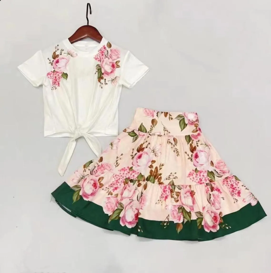 2023 nouveaux ensembles de vêtements pour bébés haut de gamme filles costumes à manches courtes été enfants style occidental jupe de style européen et américain kid8768044