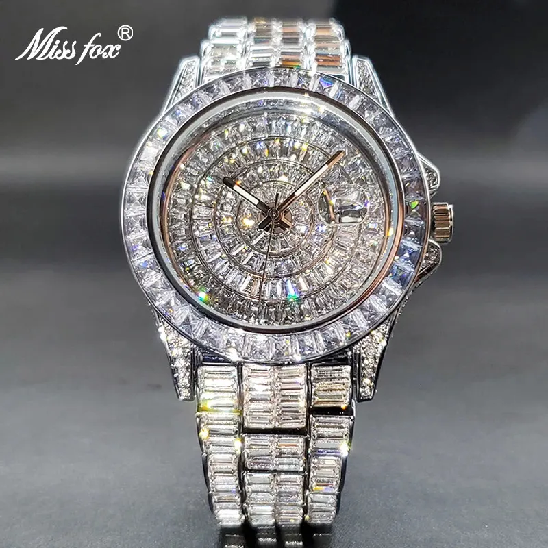 남성 시계 322 개 PCS 바게트 전체 아이스 다이아몬드 캘린더 쿼츠 시계 맨 스페셜 비싼 방수 시계 드롭 240102