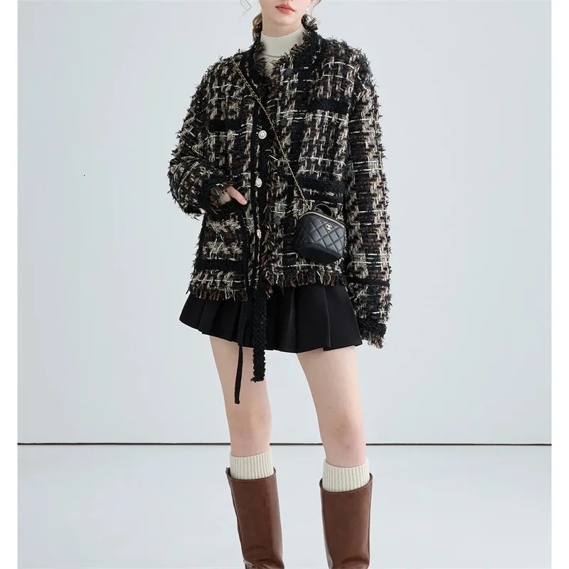女性のブラックゴールドの編組タッセル長袖コート秋の冬の気質シックな女性のカラーコントラスト暖かいゆるいジャケット240102