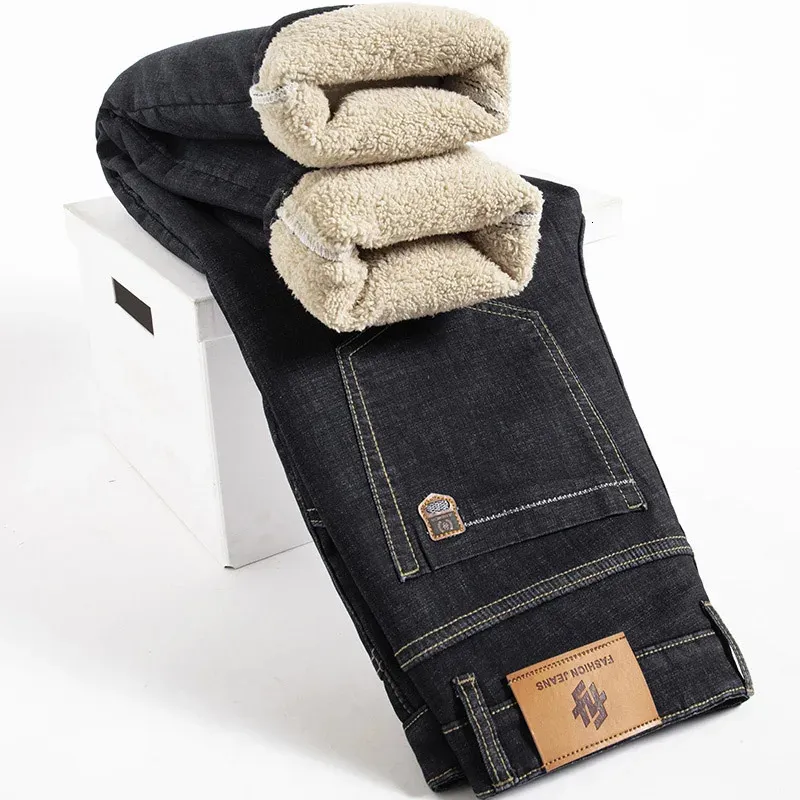 Inverno cordeiro fluff denim calças retas homens engrossar tamanho grande 40 jeans cintura alta estiramento jeansy velo forrado quente fino vaqueros 240102