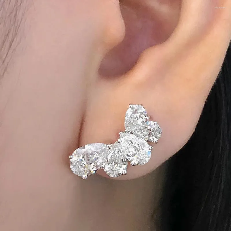 スタッドイヤリングHuitan Exquisite Cubic Zirconia White Cz Silver Color Fashion Ear Piercingアクセサリーファンシージュエリー