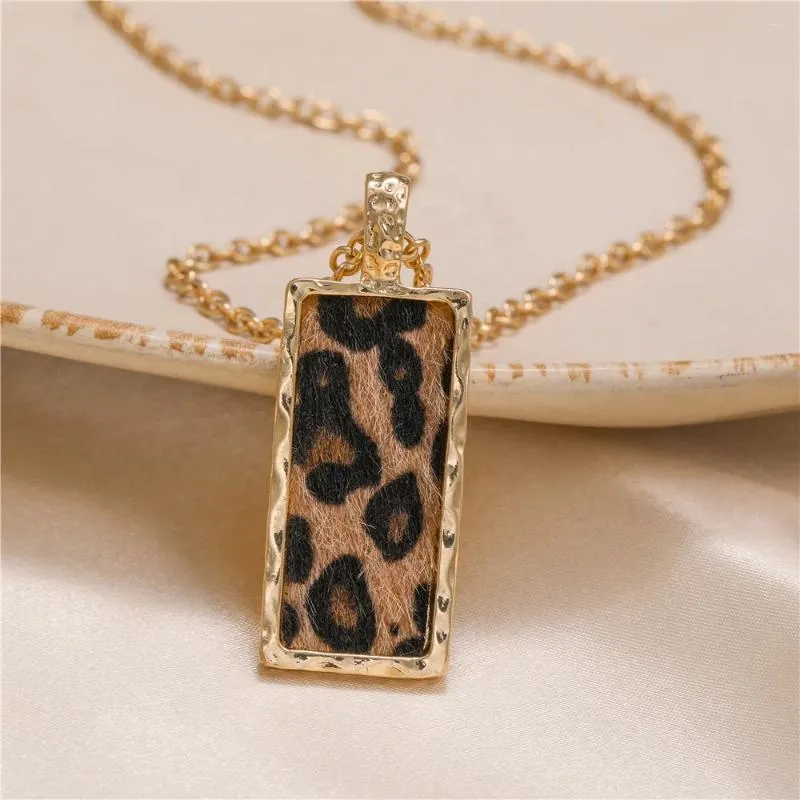 Collier ras du cou Vintage en cuir léopard pour femmes, pendentif carré, longue chaîne, pompon, goutte, bijoux de fête