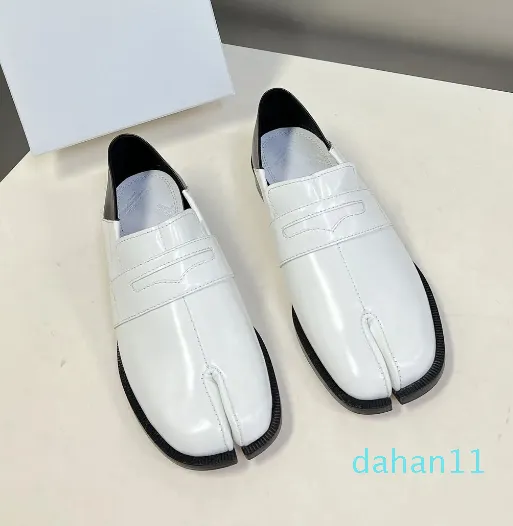 luxe- Klassieke loafers met splitteen Loafers van echt leer Loafers van gepolijst rundleer Comfortabele schoenen Designerschoenen voor dames Fabrieksschoenen