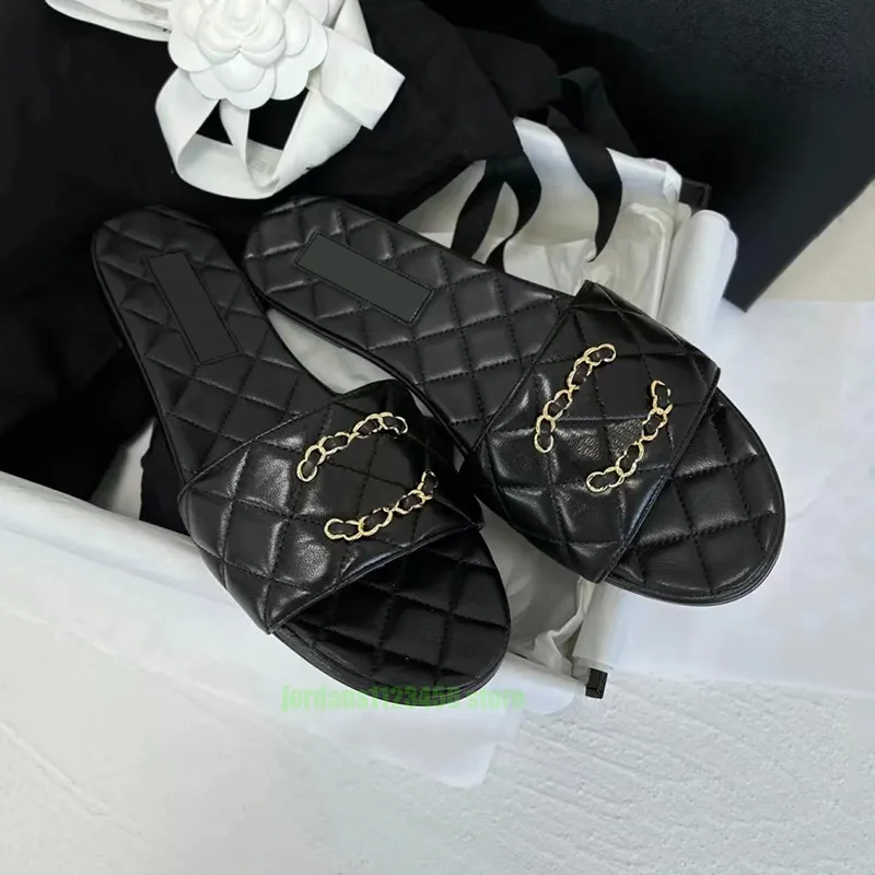 Designer paris mulheres carta de metal acolchoado chinelos de moda designer elegância apartamentos mulas senhoras de luxo fivela flip flops casual slider