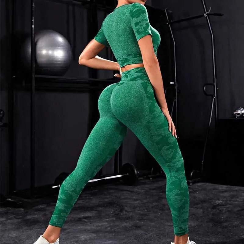 المسارات النسائية الموضة مريحة اللون الأخضر المطبوعة بنطلون قصير الأكمام من قطعتين مجموعة اللياقة البدنية الجري على ملابس رياضية اليوغا بدلة الصالة الرياضية J240103