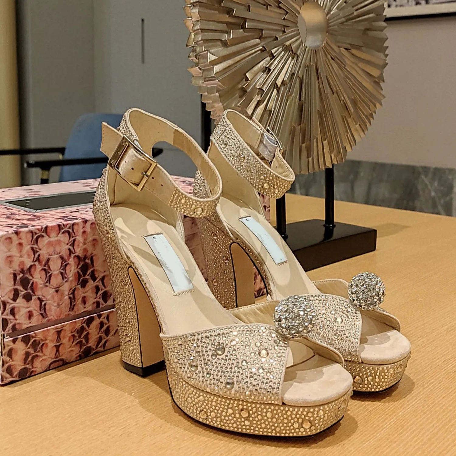 10a toppkvalitetsdesigners Summer Women Platform Heels 12 cm Fine Silk Satin and Suede Sandal Rhinestones Leather Heel Sandals Party Wedding Dress Shoes