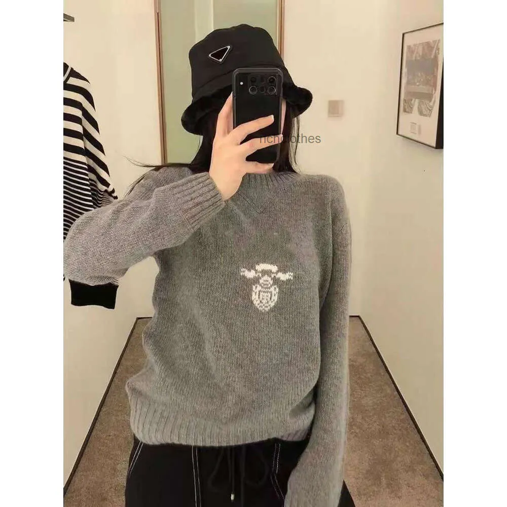 24ss Womens Sweater Woman Designer Cardigan Knit Sweater Letter Print Round Crow Neck Stripe Knitwear Long Sleeve Clothes Pullover Casual Top Fall Lady