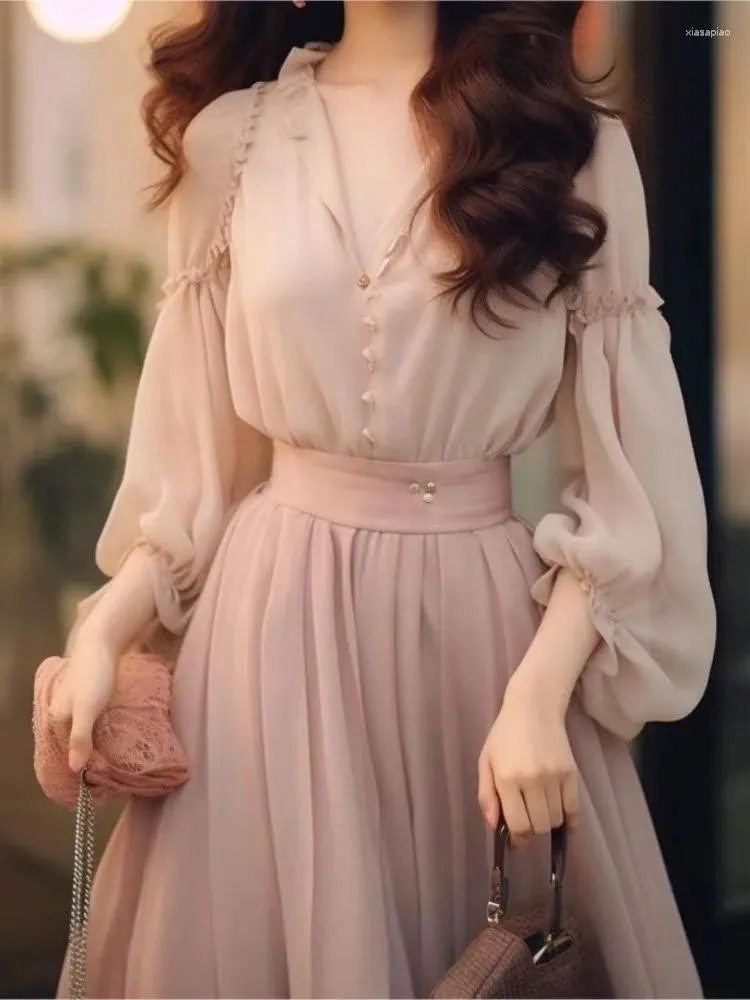 Рабочие платья Женская рубашка-юбка из двух частей Осенний стиль Модный костюм Рубашки с v-образным вырезом Эластичные юбки-миди Розовый шифон Элегантная одежда