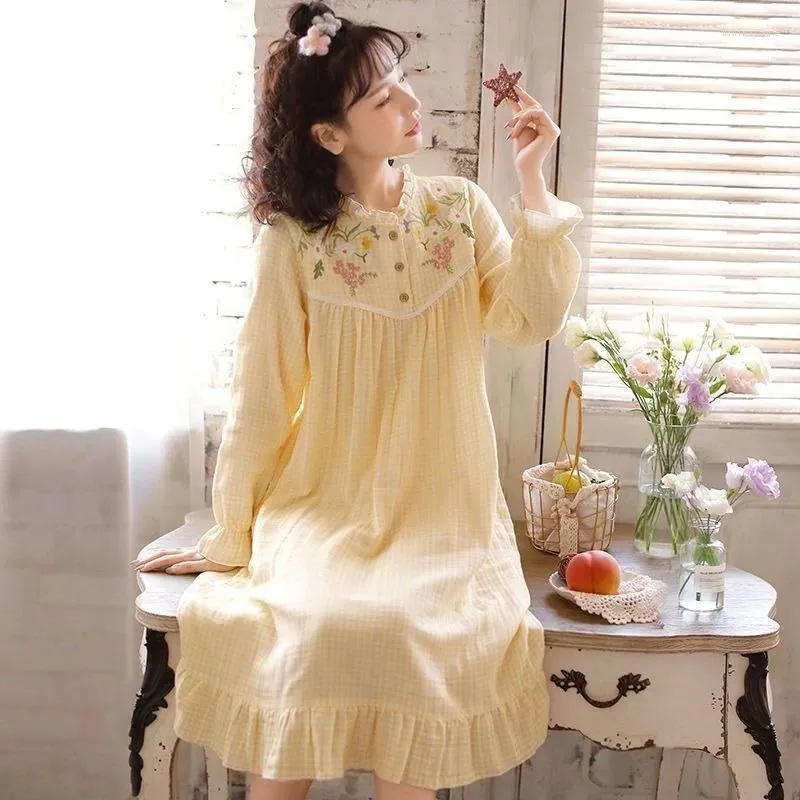 レディーススリープウェア2024パジャマドレス春秋のナイトガウン長袖刺繍スリープシャツ女の子甘いお姫様の家服
