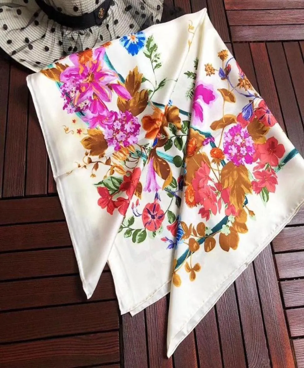 Échantillonnages 2021 Arrivée Spring Flower Classic Flower 100 Pure Square Scarf Twill Roll Fabriqué à la main 9090 cm Enveloppement de châle pour femmes Lady7427345