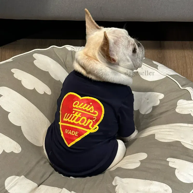 デザイナー犬服クラシックレター付きサマードッグアパレルコットンドッグシャツハーツパターンクールペットTシャツ
