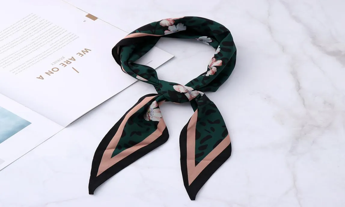 Vintage Silk Feel Satin Small Flower Scarf Hair Tie Band Ladies Fashion Leopard Print Bandana Handkerchief HeadNeck Daily Use1417961