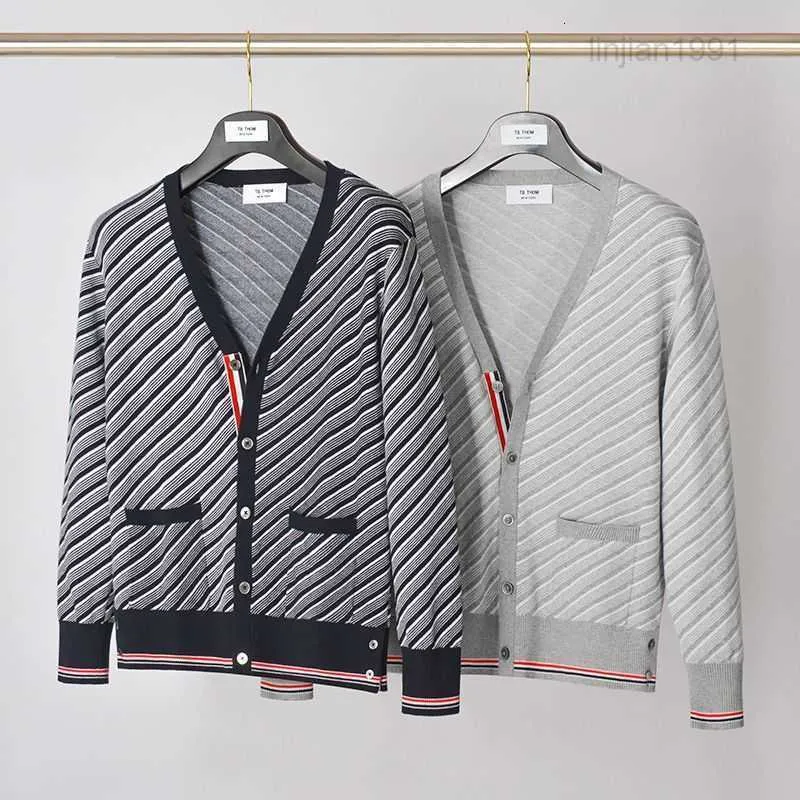 Tb Thom Fashion Brand 2023 Primavera Stripe Cardigan lavorato a maglia Maglioni belli da uomo e da donna Design Premium Coat