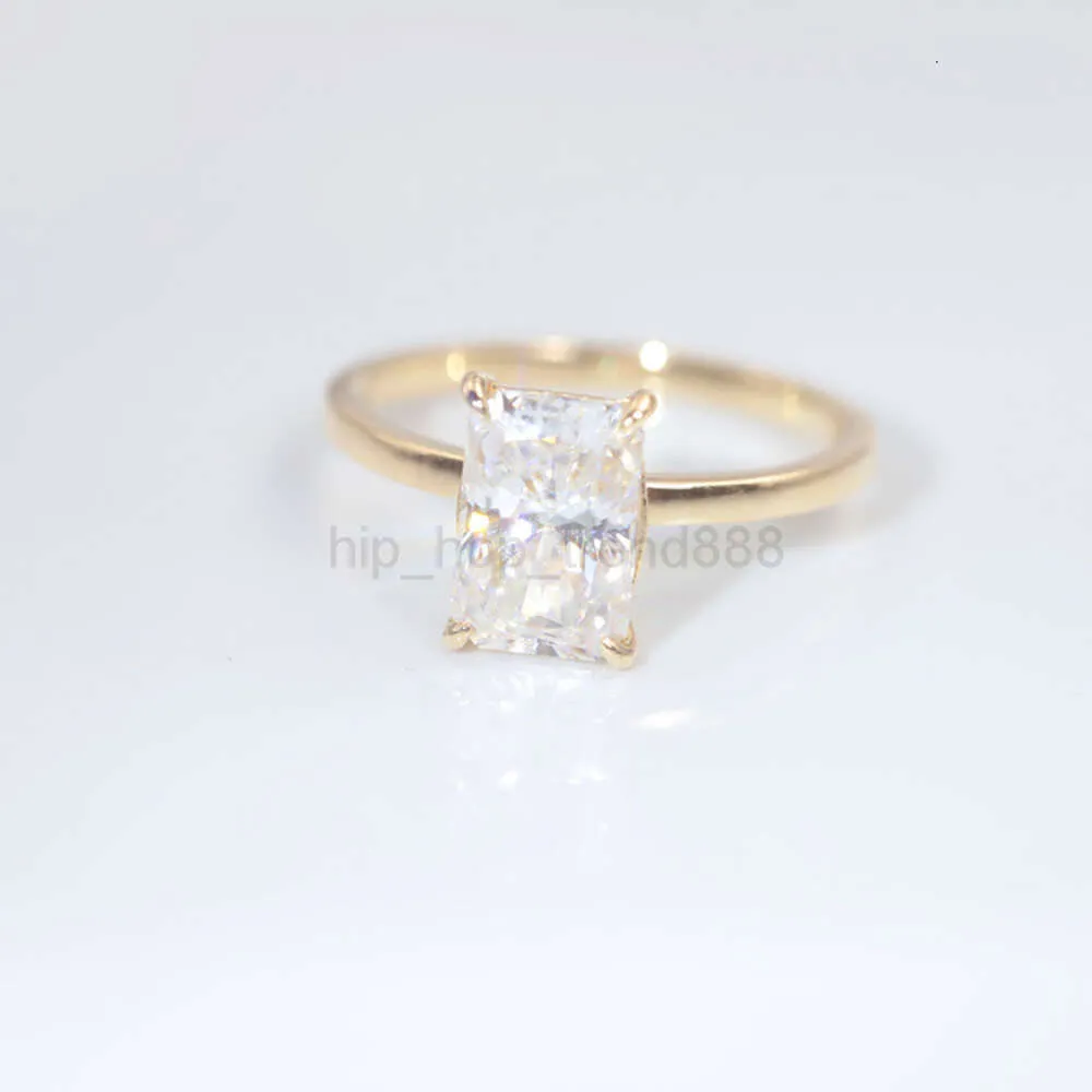 Risultati dei gioielli dell'anello di fidanzamento di Moissanite con taglio schiacciato di ghiaccio radiante in oro massiccio 14K fatto a mano personalizzato 3CT