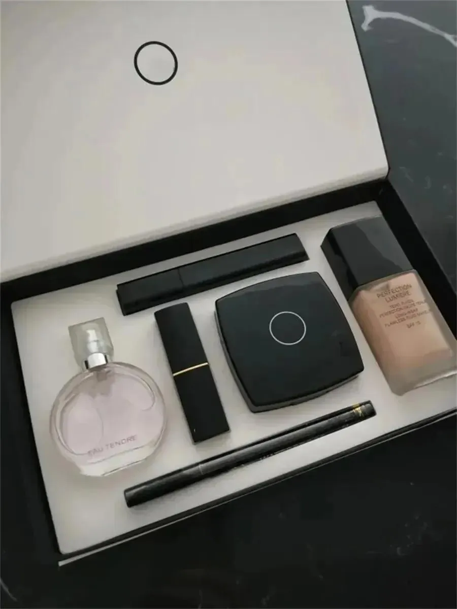 Geurmake-upset Collectie Foundation Oogschaduwpalet Matte lippenstift 15 ml Parfum 6 in 1 Cosmetische kit met geschenkdoos voor vrouwen hoge q