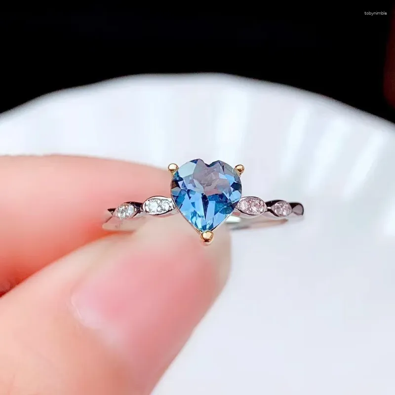 Cluster Rings Heart Style Chic Blue Topaz Gemstone Ring for Women Real 925 Silver Certified Natural Gem Design Födelsedagspresent