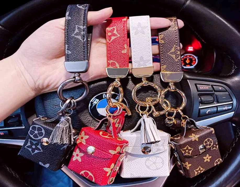 Porte-clés de voiture accessoires de luxe en cuir marque amour pour les femmes boucle cadeau créatif Girly voiture porte-clés anneaux pendentif décoration H1126614218