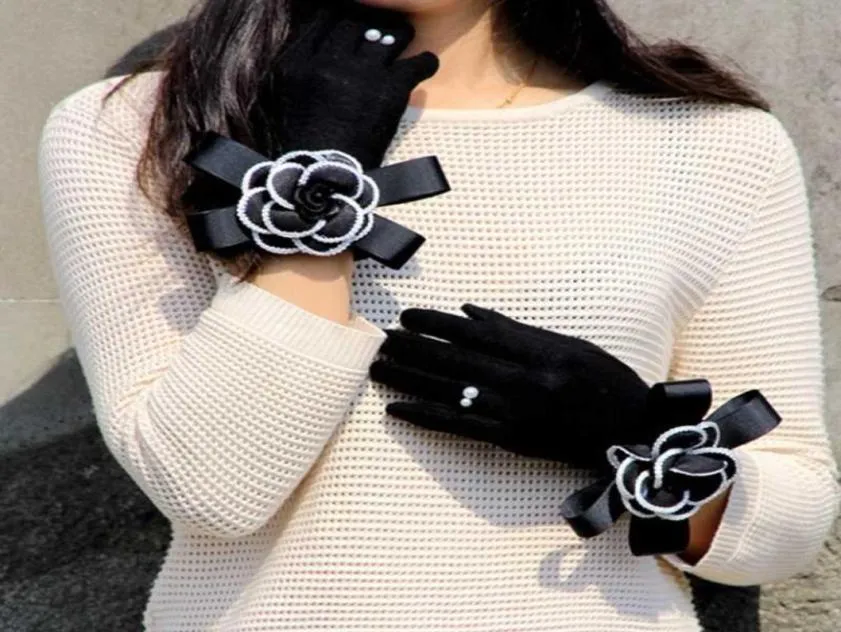 Luvas sem dedos 2020 marca inverno mulheres luvas de caxemira feminino grande flor lã quente condução l2210209446478