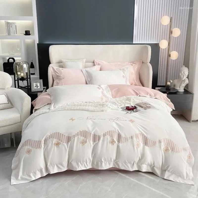 Set di biancheria da letto Set di cotone ricamato alla moda bianco Copripiumino Lenzuola con angoli Federe Tessili per la casa