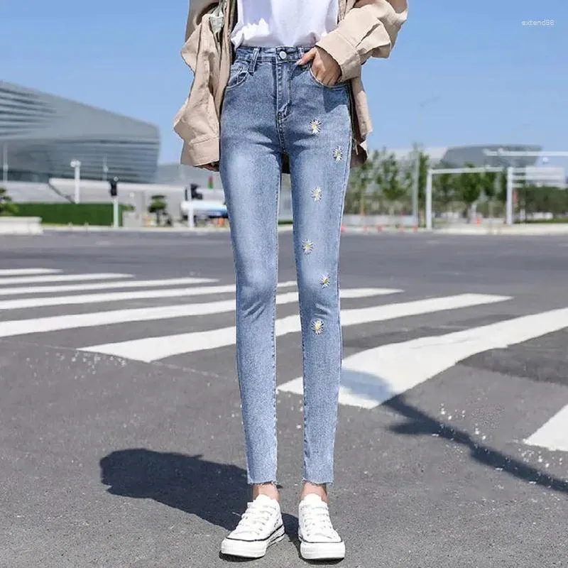 Jeans da donna elasticizzati a vita alta pantaloni in denim a margherita piccola ricami all-match skinny streetwear pantaloni femminili casual oversize