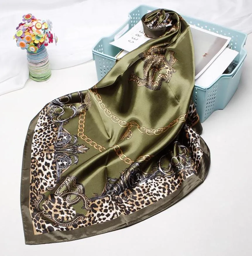 Sciarpe Stampa leopardata per le donne Sciarpa hijab in raso di seta femminile 90cm90cm Sciarpe scialle quadrato moda donna 20219443478