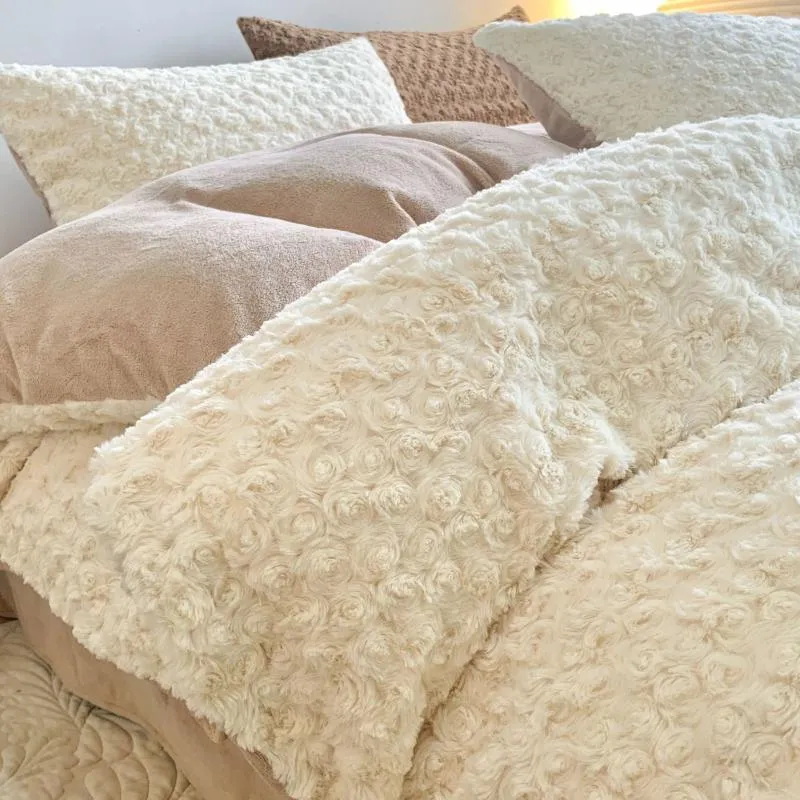 Bedding Sets Carved Velvet Four-Piece Set Duvet Cover Winter Warm 4-Piece Rose Bed Linen Bedspreads For Double