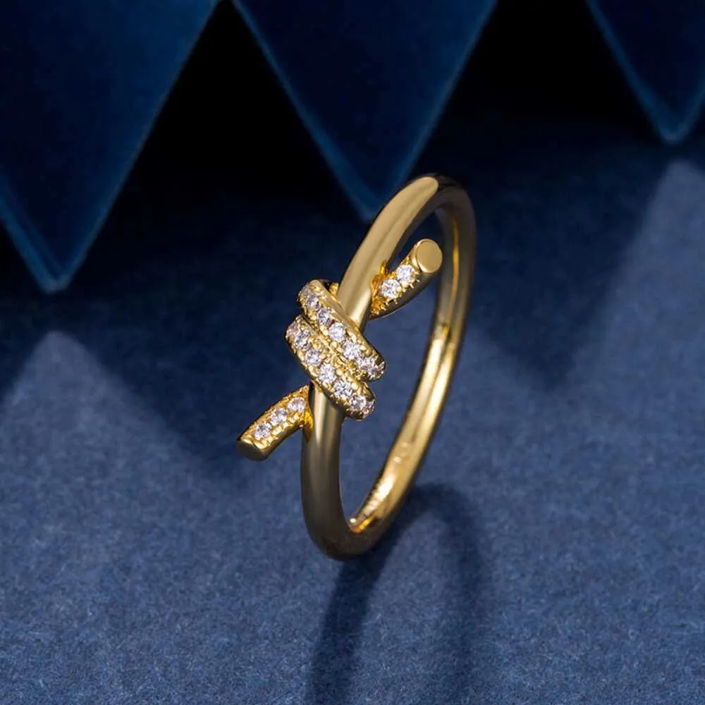 Yüzük mücevherler v Gold T Knot Halk Halkası Kadın Yay Light Luxury Duygusu Çifti TXK2