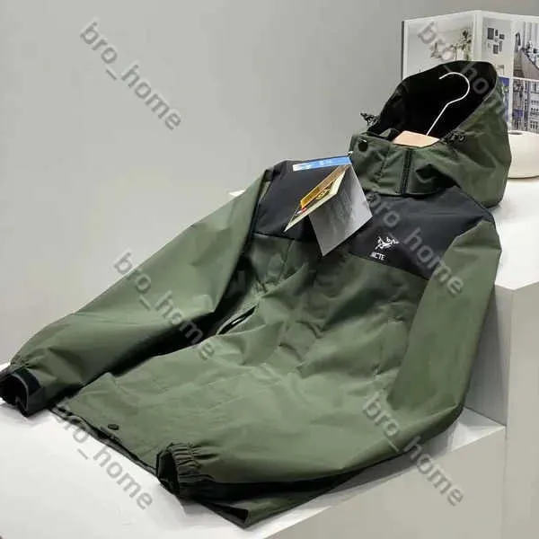 ARC Jacket Designer Jacket Mens Puff Windbreak Vestes imperméables Femmes Arcterxy Veste légère imperméable Puffer à capuche Vêtements de randonnée en plein air 9UXR