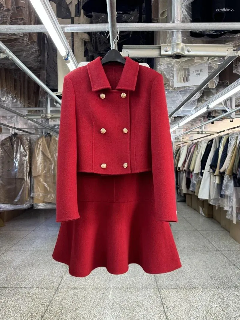 Рабочие платья, короткое двубортное красное шерстяное пальто, длинная юбка-русалка, корейский модный комплект из двух предметов, женский комплект