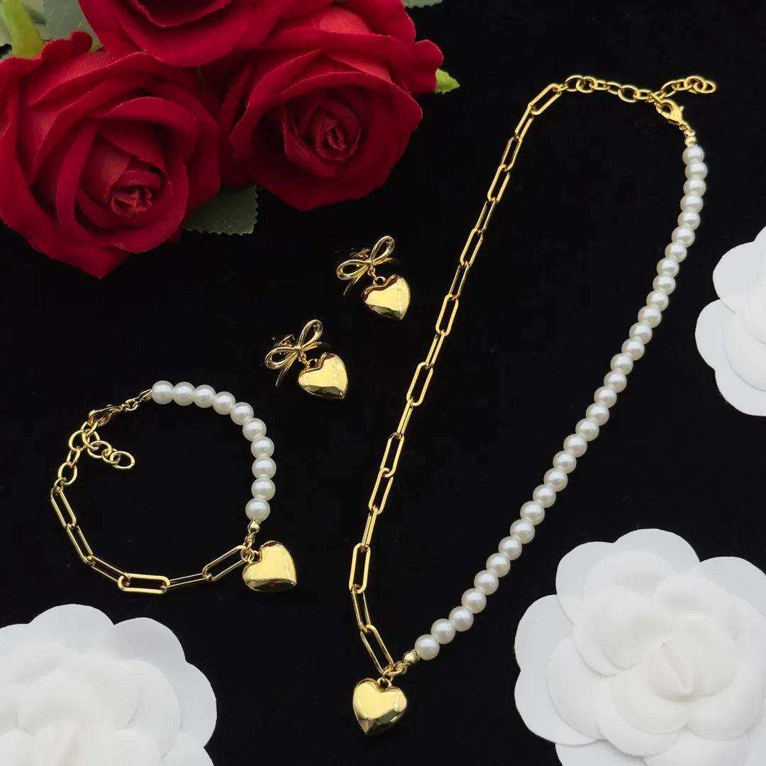 Collana girocollo con cuore di perle di nuova moda, bracciale elegante, delicato, leggero, in ottone, rame, farfalla, orecchini d'amore, gioielli da donna, regali premium per la festa di nozze