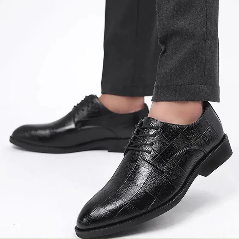 Leder atmungsaktiven elegante Hochzeit Oxford Mens Männer lässig mit Absatz Business Social Schuh männliche Kleiderschuhe 240102 478 s