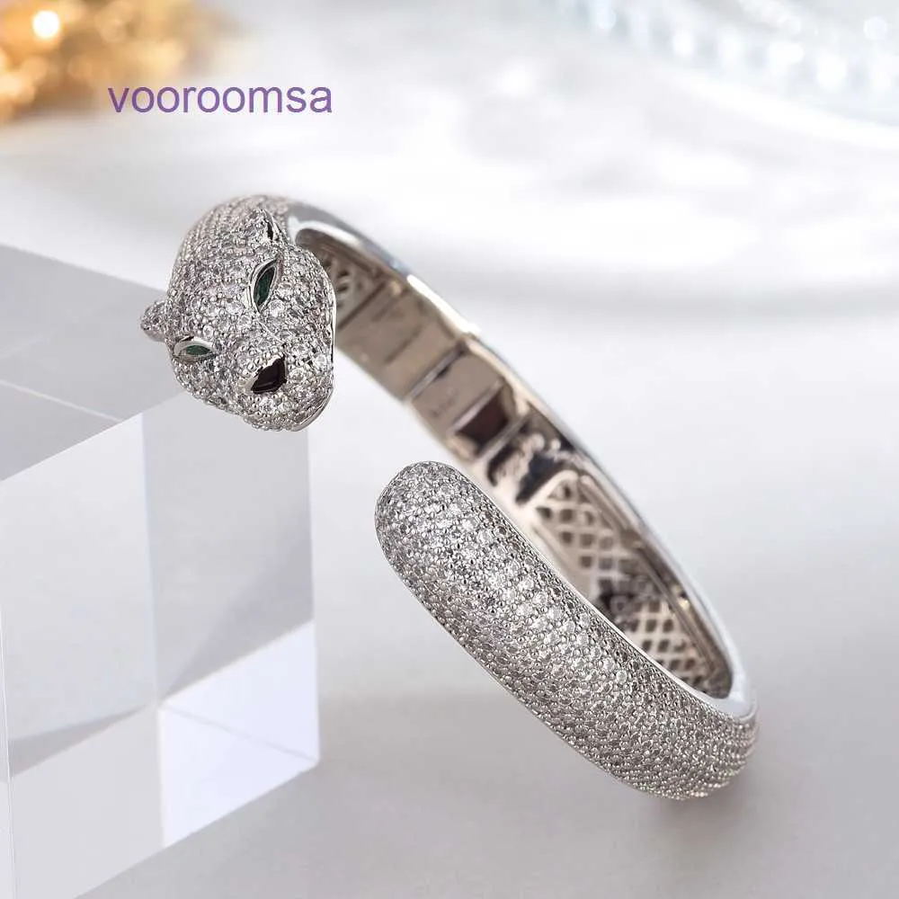 Nova marca de pneus de carro pulseira de designer clássico tridimensional micro diamante incrustado com cabeça de leopardo de olho verde com broca dominadora 18K com caixa original