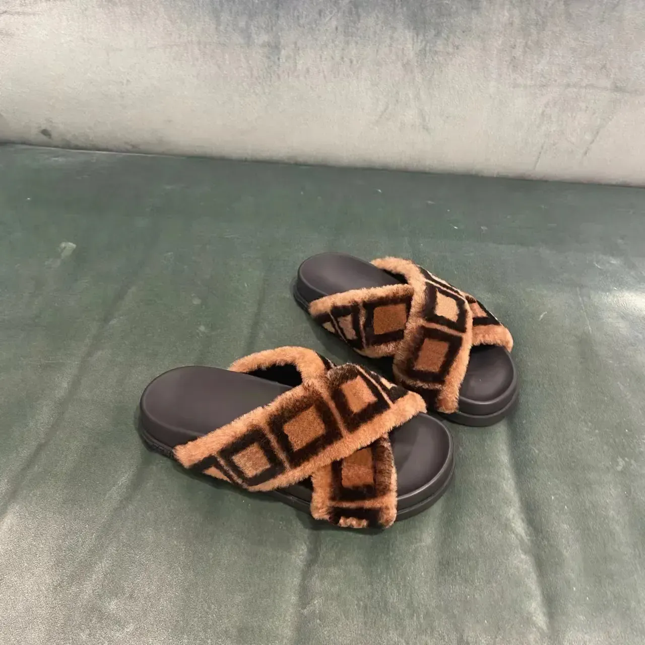 New designer slippers 2025