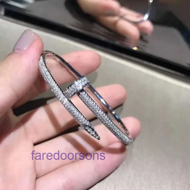 Luxury Car Tiress Bracelets Store internetowe Store Full Sky Star Bransoletka Rose Diamond Nail i koreańska inkrustowana marka modowa Platinum ma oryginalne pudełko