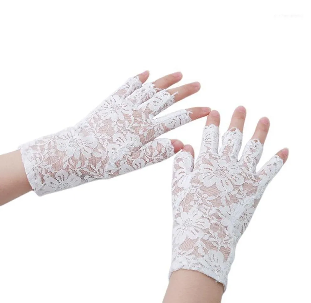 Перчатки с пятью пальцами, женские сексуальные нарядные кружевные солнцезащитные короткие перчатки без пальцев для вождения, весенне-летние варежки, аксессуары12931184