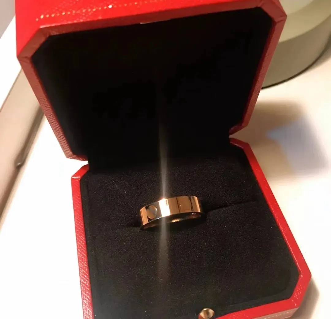 Anello d'amore sottile di design AAAAA Anello da donna da uomo di alta qualità Anello a vite d'amore in oro V Classico Anello galvanico premium in oro rosa per regalo con scatola