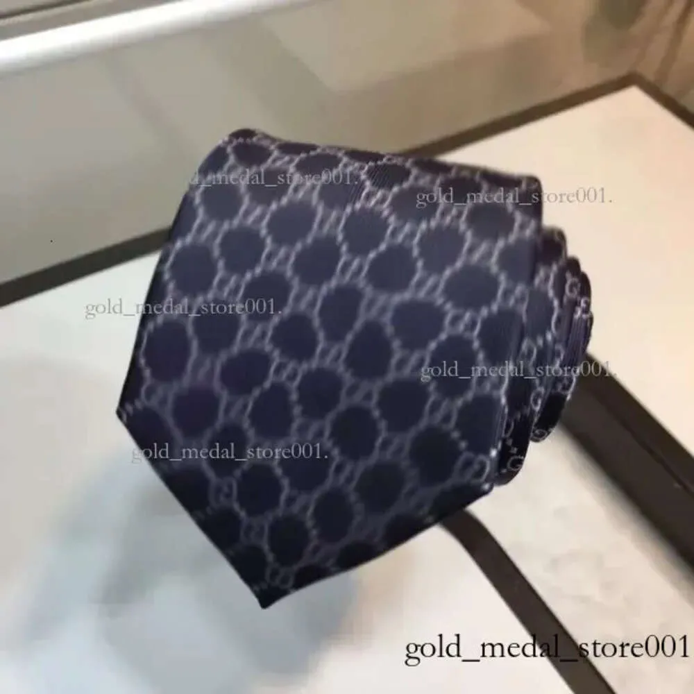 Corbata de seda Corbatas delgadas para hombre Conjunto de corbata tejida jacquard para hombres de negocios estrechos 7,5 cm con caja 830