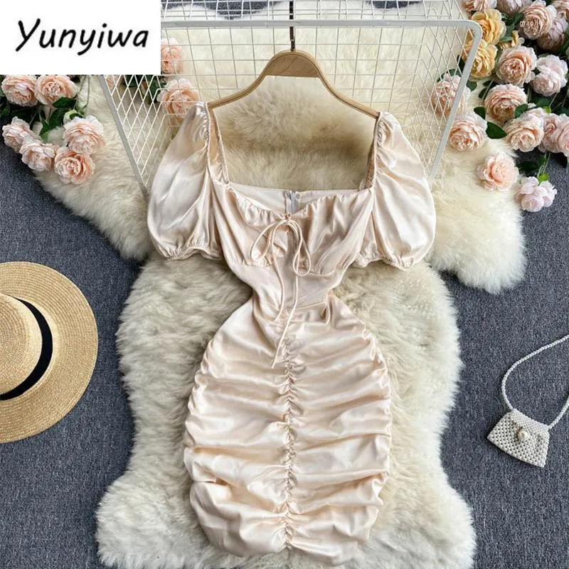 Festklänningar sexiga paket höfter wrap klänning sommaren ruched mini bodycon nattklubb kvinnor puff ärm koreanska vestidos