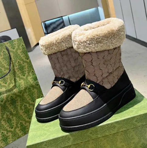 Stivali da donna italiani di lusso in pelle scamosciata stelle scarpe con fibbia sul fondo spesso scarpe in pelle di diamante designer inverno all'aperto in piumino neve calda