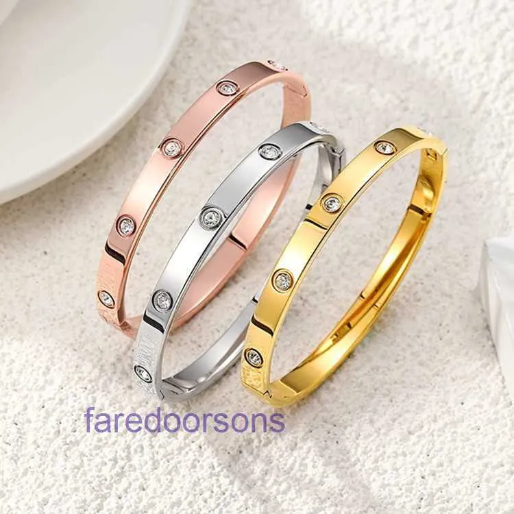 Autoreifen Neue Marke Klassisches Designer-Armband Mode zehn Diamant-Titanstahl-Verschluss für Frauen Alle Sky Star Love Same 18 Karat Roségold haben Originalverpackung