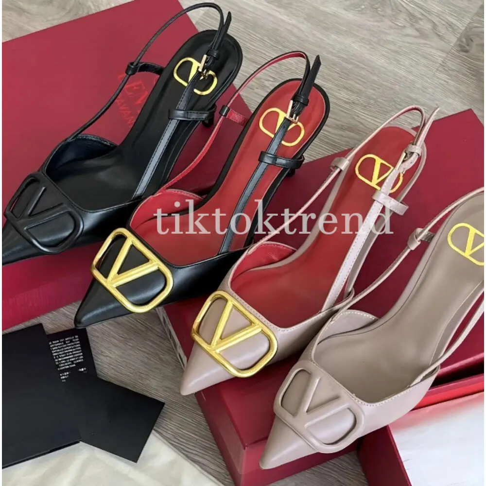 Designer Formele schoenen Hoge hakken Dames Hoge hakken puntige teenschoenen Klassiek metal V Buckle naakt zwart rode matte stiletto-hakken 35-44