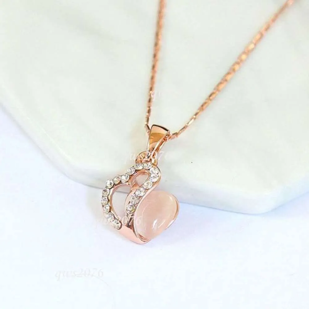 Collier de créateur Collier d'amour Pendentif en pierre d'oeil de chat Chaîne de clavicule en forme de coeur Petite amie et femme Cadeau heureux pour la Saint-Valentin