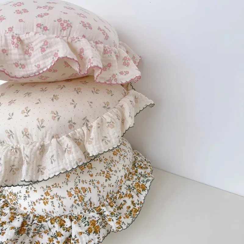 Vintage Floral Muslin Cotton Round Cushion Baby Pillow with Ruffles Kids Room Decoration Born Pography Props 240102