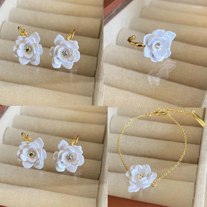 Halskette Ohrringe Set Europäische und amerikanische Emaille Camellia White Gardenia Armband Ring Großhandel für Frau